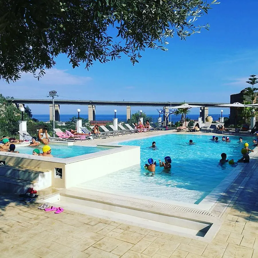 Agriturismo Villa Orchidea Али-Терме Фермерский дом